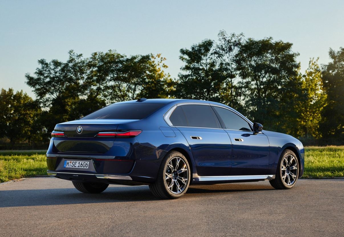 2024 BMW 7 Serisi M Excellence 740Ld xDrive 3.0 Otomatik Yakıt Tüketimi